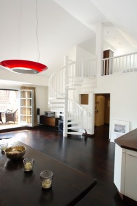 Wendeltreppe und Empore, Interior Design von Innenarchitekt Minarik in einer Eigentumswohnung
