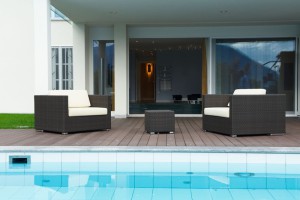 Gestaltung Außenbereich mit Swimmingpool und Lounge