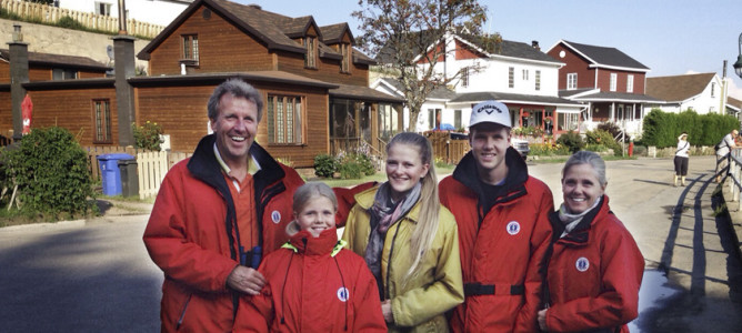 Ein Familienbild der Reise durch Kanada